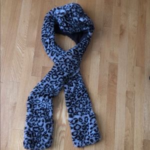 Animal hat scarf combo with hand pockets